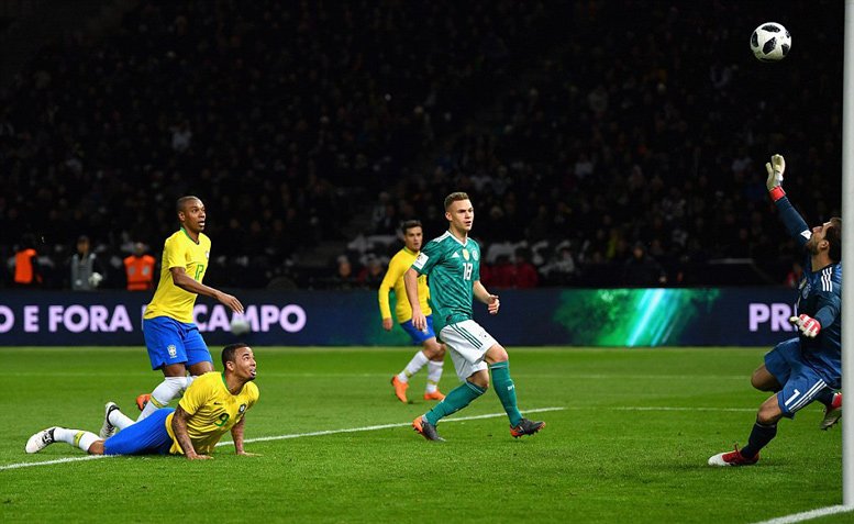 Brazil rửa hận, khiến xe tăng Đức bẽ mặt trên sân nhà