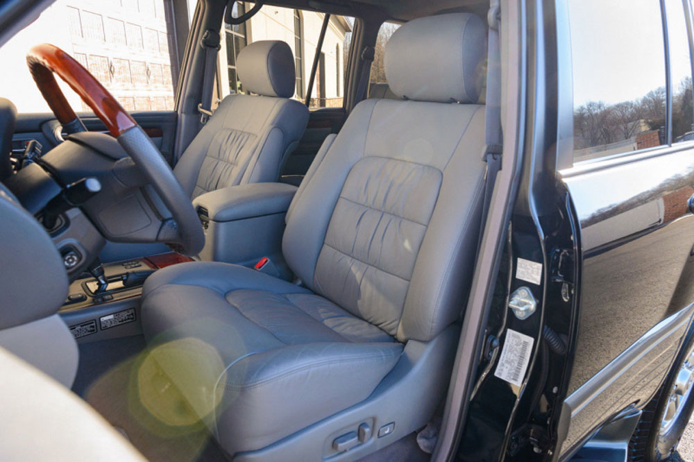 Lexus LX470 đời 2001 gây sốc khi bán với giá 3,2 tỷ đồng Lexus LX470 đời 2001 gây sốc khi bán với giá 3,2 tỷ đồng
