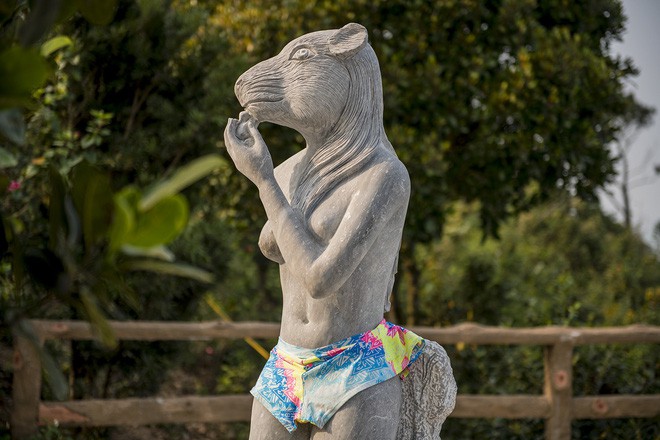 Cận cảnh dàn tượng 12 con giáp khỏa thân gây tranh cãi ở Đồ Sơn