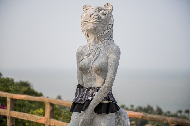 Cận cảnh dàn tượng 12 con giáp khỏa thân gây tranh cãi ở Đồ Sơn