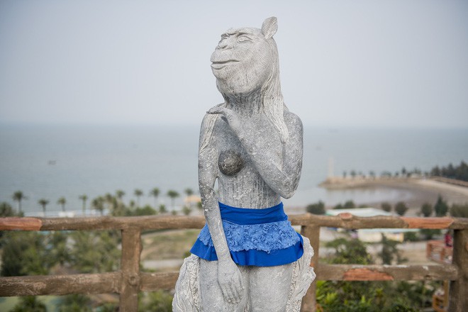 Cận cảnh dàn tượng 12 con giáp khỏa thân gây tranh cãi ở Đồ Sơn