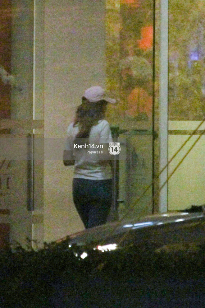 Andrea vui vẻ ngồi ăn vặt cùng bạn bè giữa ồn ào tin đồn bán dâm cho người đàn ông 65 tuổi