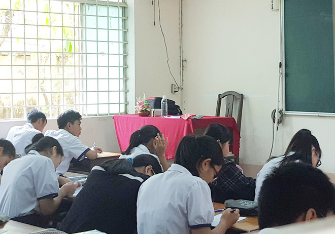 Sẽ kỷ luật cô giáo không giảng bài khiến nữ sinh Sài Gòn bật khóc
