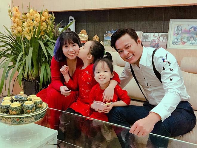 Mặc những lời bình luận ác ý, Hồng Đăng vẫn coi vợ là hoa khôi trong mắt anh