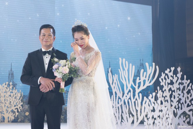 Cận cảnh đám cưới kỳ công xanh màu đại dương của Shark Hưng (Thương vụ bạc tỷ) và cô dâu Á hậu