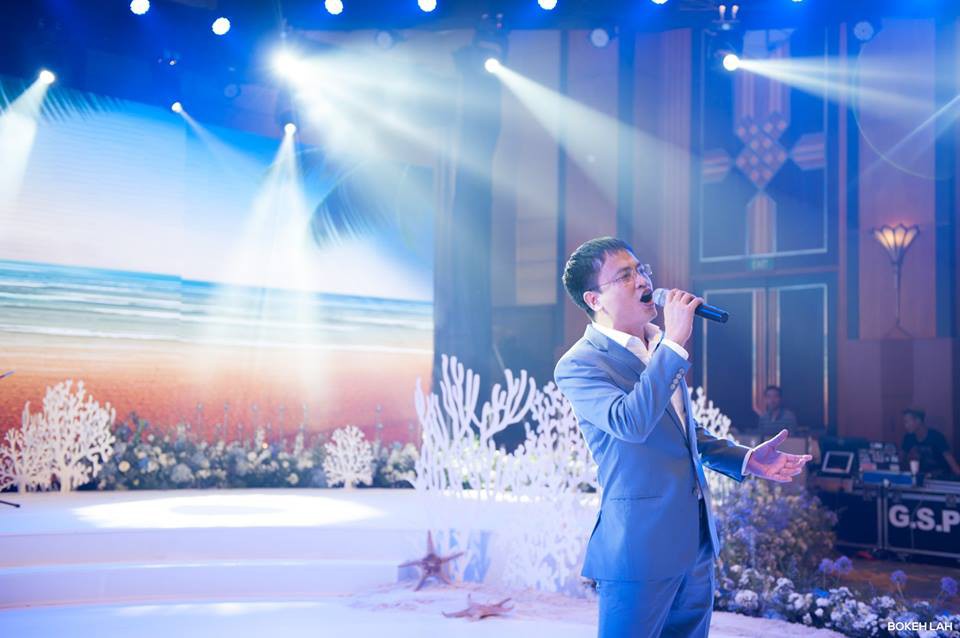 Cận cảnh đám cưới kỳ công xanh màu đại dương của Shark Hưng (Thương vụ bạc tỷ) và cô dâu Á hậu