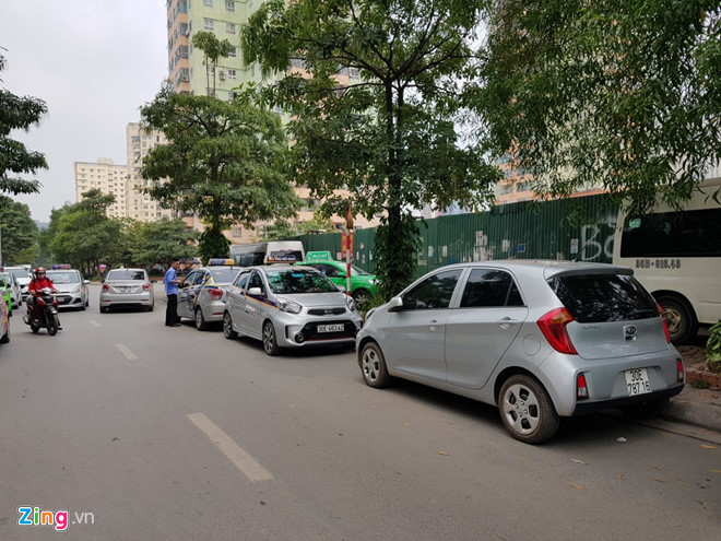 Tài xế Uber: Người tính bán xe bỏ nghề, người chờ Grab tăng giá cước