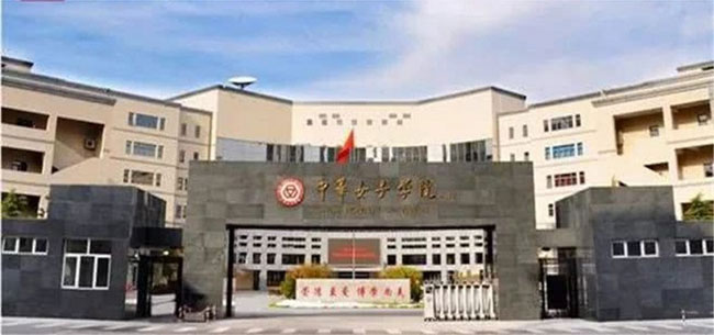 Chàng trai thi tuyển vào trường toàn nữ sinh để tìm bạn gái