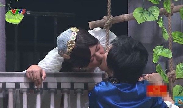 Loạt ảnh lộ rõ thói quen thích ôm, hôn đồng nghiệp nữ của Trường Giang