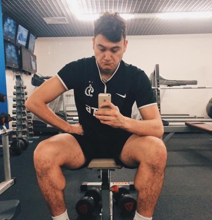 Không phải Tiến Dũng, hội chị em hiện tìm kiếm thủ thành Đặng Văn Lâm