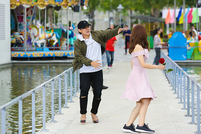 Hoài Lâm chân sưng tấy vì đi giày cao gót khi giả gái