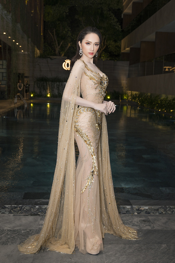 Hoa hậu Hương Giang hội ngộ Kim Lý - Hồ Ngọc Hà ở Đà Nẵng