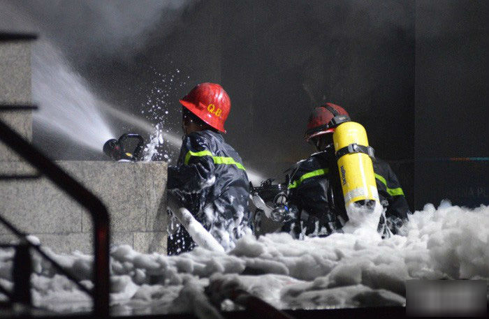 Chủ đầu tư chung cư Carina mượn thiết bị PCCC để đối phó?