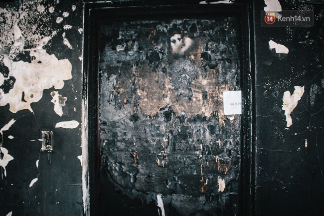 Khổ như cư dân chung cư Carina sau vụ cháy: Cõng tủ lạnh xuống mấy tầng lầu, dùng ròng rọc chuyển đồ suốt nhiều ngày liền