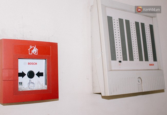 Khổ như cư dân chung cư Carina sau vụ cháy: Cõng tủ lạnh xuống mấy tầng lầu, dùng ròng rọc chuyển đồ suốt nhiều ngày liền