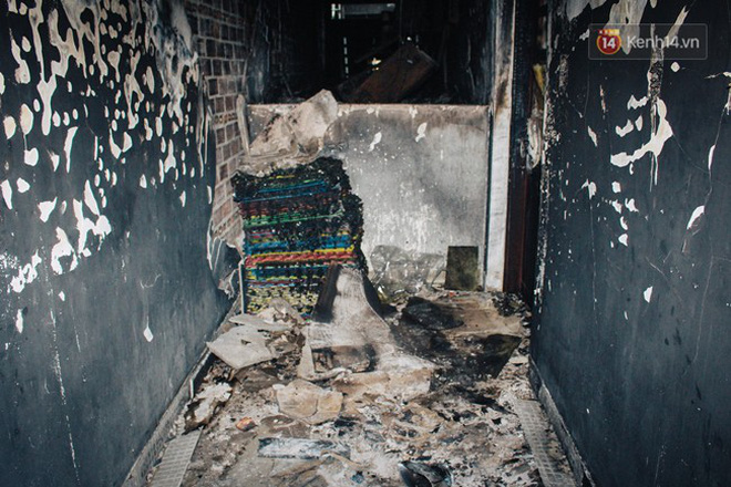 Khổ như cư dân chung cư Carina sau vụ cháy: Cõng tủ lạnh xuống mấy tầng lầu, dùng ròng rọc chuyển đồ suốt nhiều ngày liền