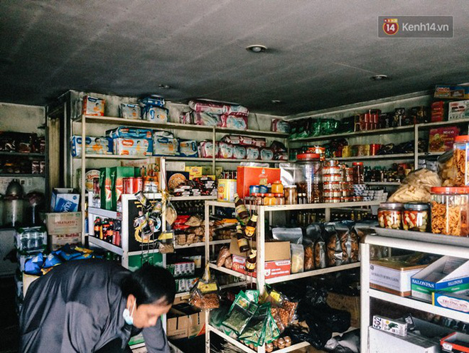 Khổ như cư dân chung cư Carina sau vụ cháy: Cõng tủ lạnh xuống mấy tầng lầu, dùng ròng rọc chuyển đồ suốt nhiều ngày liền