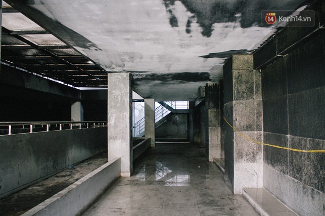 Khổ như cư dân chung cư Carina sau vụ cháy: Cõng tủ lạnh xuống mấy tầng lầu, dùng ròng rọc chuyển đồ suốt nhiều ngày liền