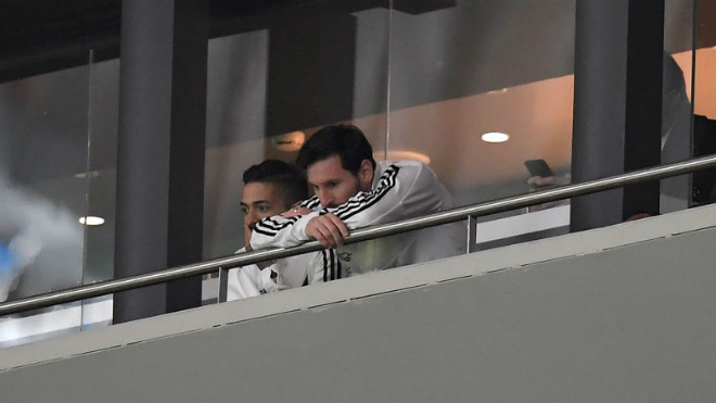 Messi què quặt trở về: Barca tỉnh bơ, ĐT Argentina bị chê vô ơn