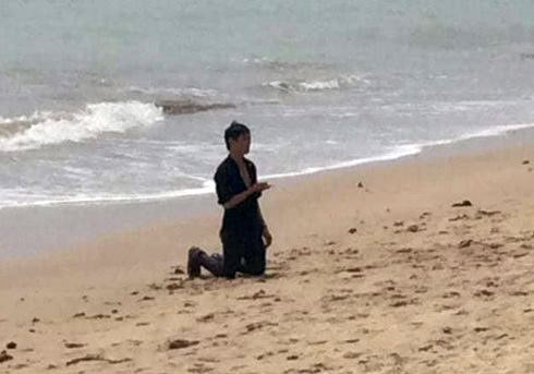 Nghẹt thở giải cứu thanh niên ngáo đá cầm dao đòi tự sát