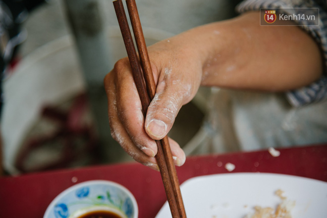 Cô bán cơm dễ thương hết sức ở Sài Gòn: 10 ngàn cũng bán, khách nhiêu tiền cũng có cơm ăn Cô bán cơm dễ thương hết sức ở Sài Gòn: 10 ngàn cũng bán, khách nhiêu tiền cũng có cơm ăn