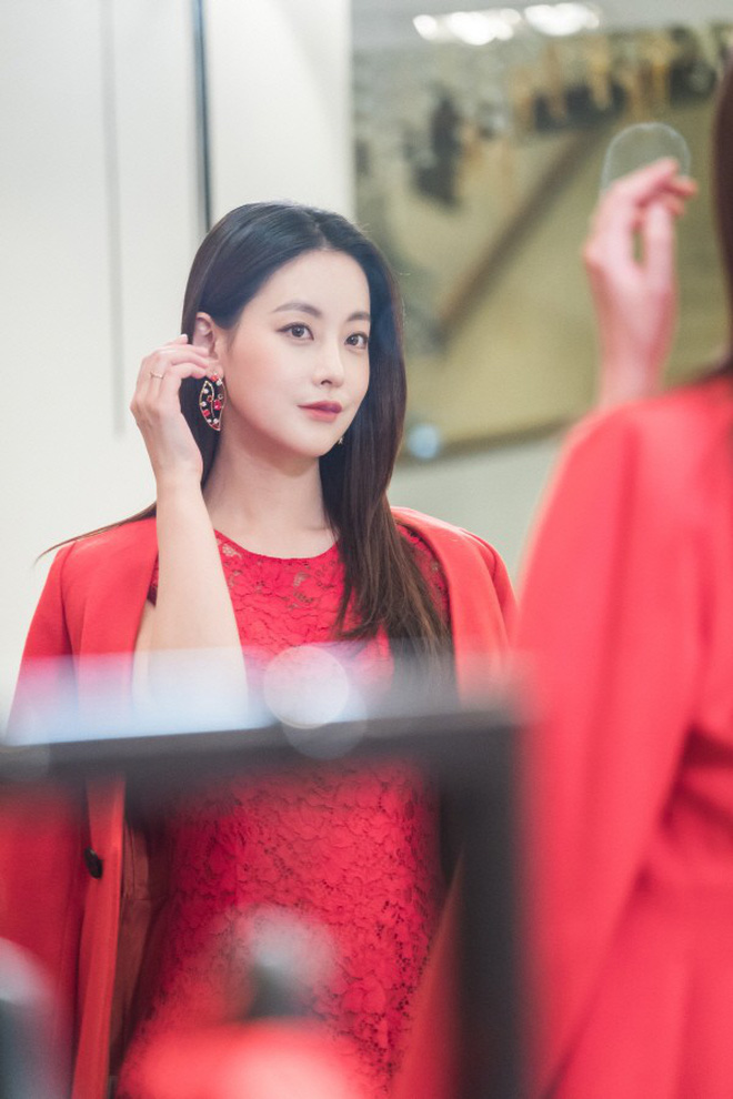 Bạn gái Kim Bum: Mỹ nhân sở hữu combo mặt xinh và body nóng bỏng, nhưng bị tố dao kéo và giả tạo Bạn gái Kim Bum: Mỹ nhân sở hữu combo mặt xinh và body nóng bỏng, nhưng bị tố dao kéo và giả tạo