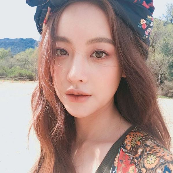 Bạn gái Kim Bum: Mỹ nhân sở hữu combo mặt xinh và body nóng bỏng, nhưng bị tố dao kéo và giả tạo