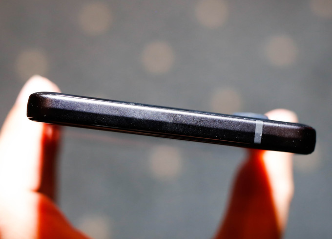 Sharp đưa smartphone màn hình 6 inch nhỏ nhất thế giới vào Việt Nam