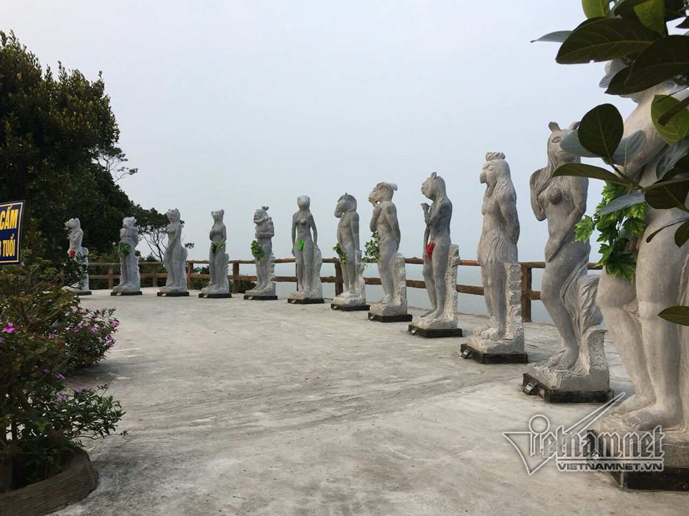 Tượng 12 con giáp khỏa thân: 2 Giám đốc sở mỗi người một phách