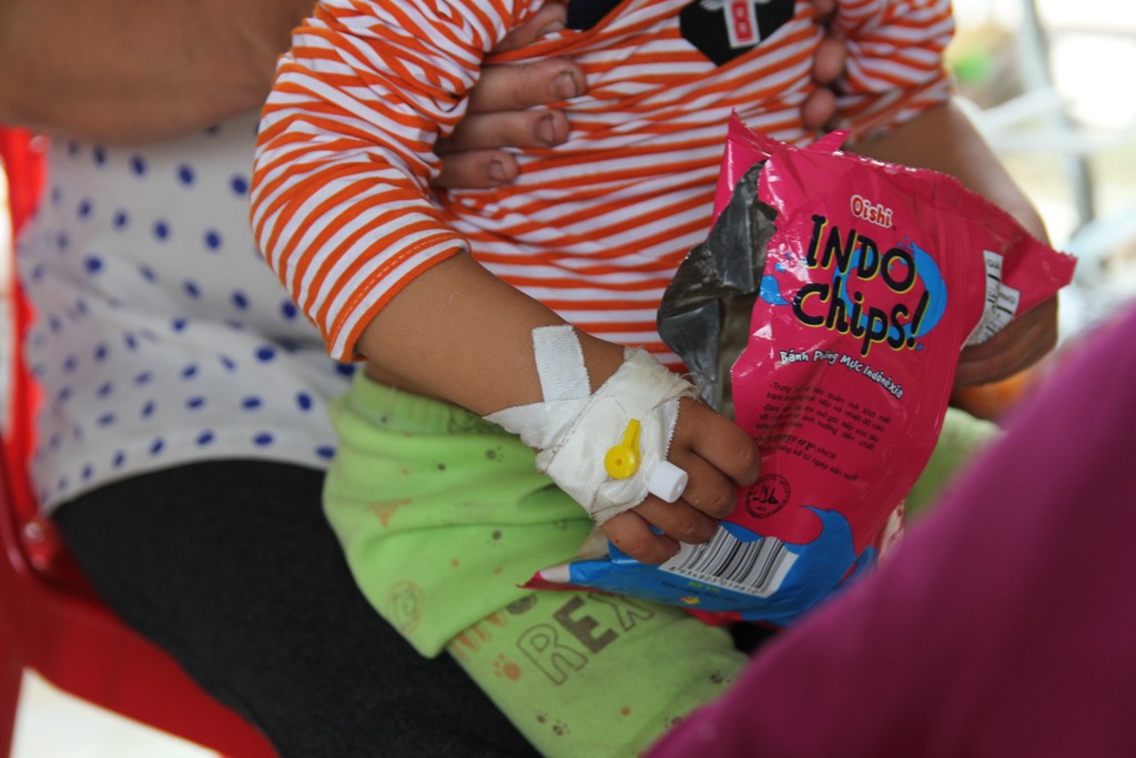 Tâm sự của người mẹ có con trai bị cha dượng bạo hành: Nhìn các vết bầm tím trên mặt con mà xót xa đến quặn lòng