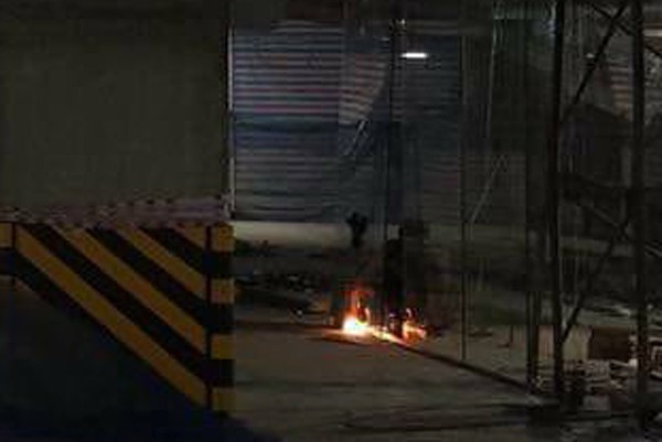 Hà Nội: Người dân chung cư Victoria hốt hoảng phát hiện lửa dưới tầng hầm chứa đầy ô tô