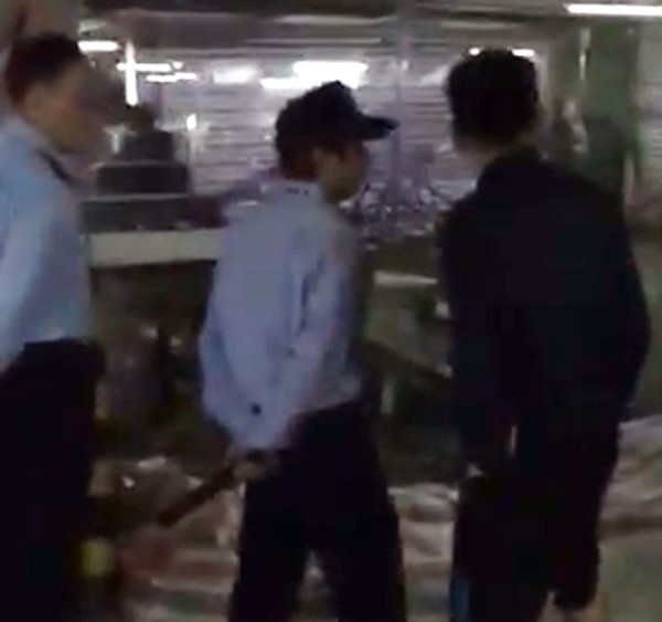 Hà Nội: Người dân chung cư Victoria hốt hoảng phát hiện lửa dưới tầng hầm chứa đầy ô tô