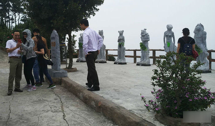 Tượng 12 con giáp: Yêu cầu quây kín vườn, cắm biển 18+