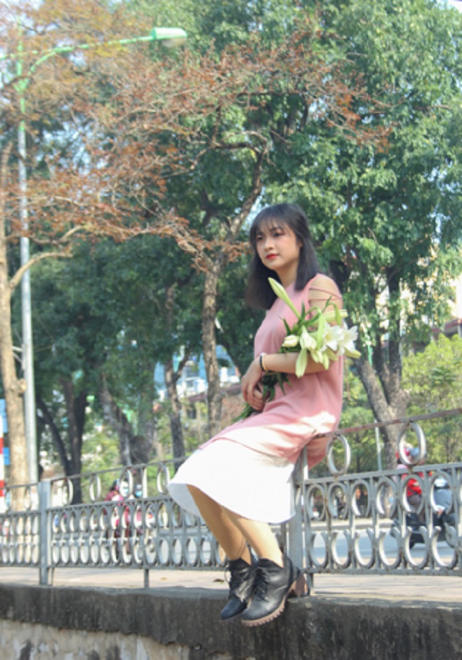Hà Nội phố tưng bừng tươi mới trong sắc đỏ của chồi non đầu hạ Ha Noi pho tung bung tuoi moi trong sac do cua choi non dau ha