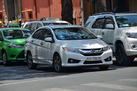 Không có chuyện Grab một mình một chợ