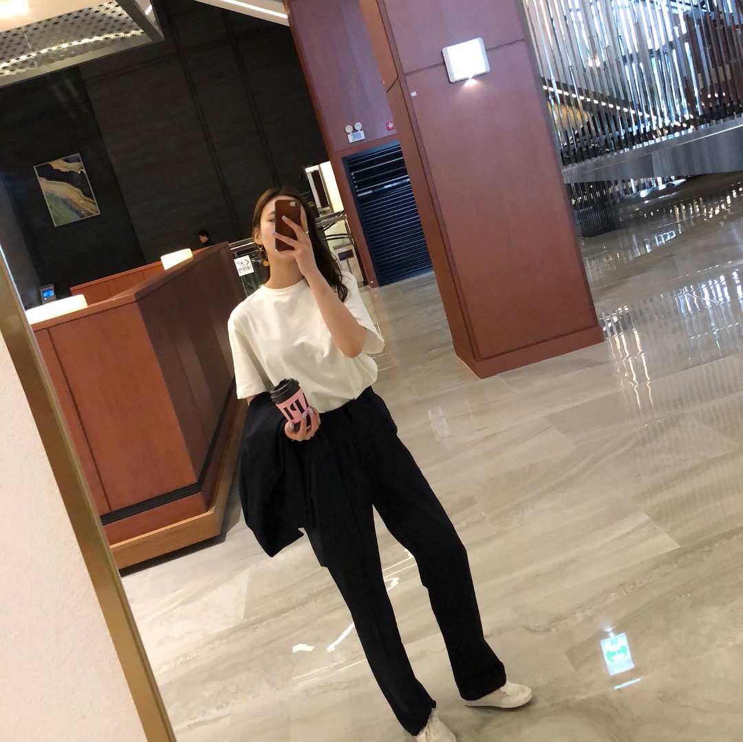 10 cách mặc áo phông trắng đơn giản mà đẹp dữ dội bạn có thể mặc hoài không chán