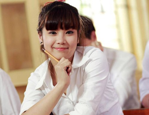 Đã thôi không còn Chibi, Hoàng Yến lột xác ngoạn mục với hình ảnh bán nude táo bạo