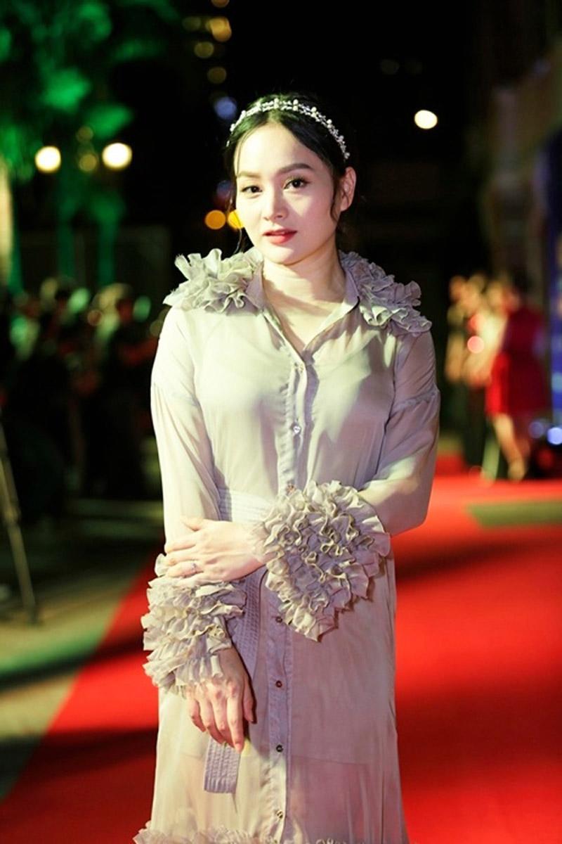 4 ngôi sao mãi không muốn rời bảng xếp hạng mặc xấu!