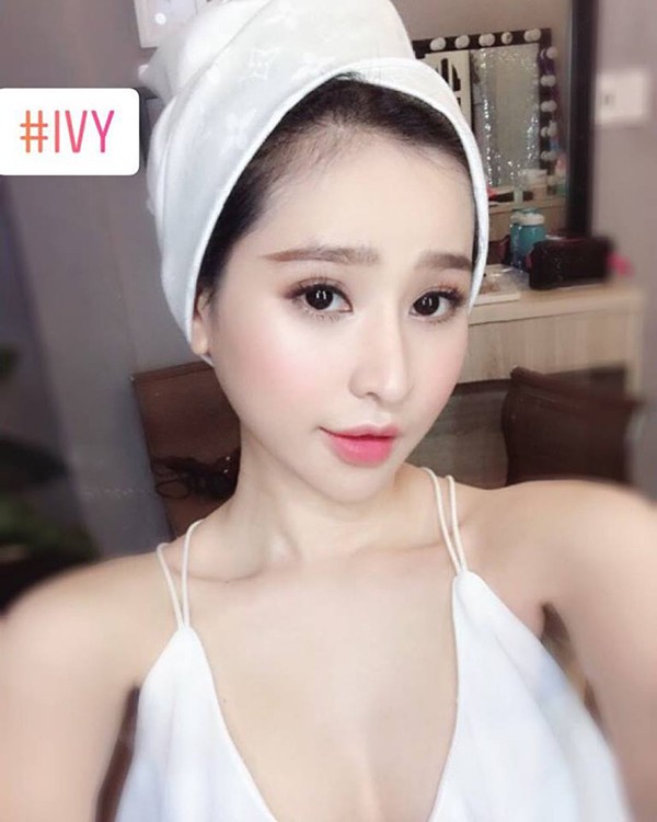 Vợ cũ Hồ Quang Hiếu liên tục đăng ảnh bikini khoe vòng 3 nảy lửa Vợ cũ Hồ Quang Hiếu liên tục đăng ảnh bikini khoe vòng 3 nảy lửa