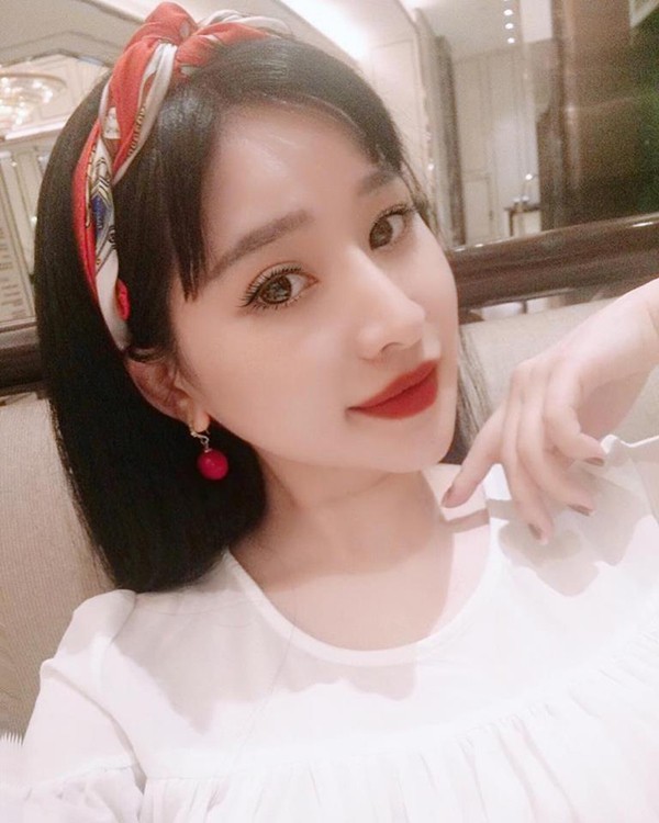 Vợ cũ Hồ Quang Hiếu liên tục đăng ảnh bikini khoe vòng 3 nảy lửa