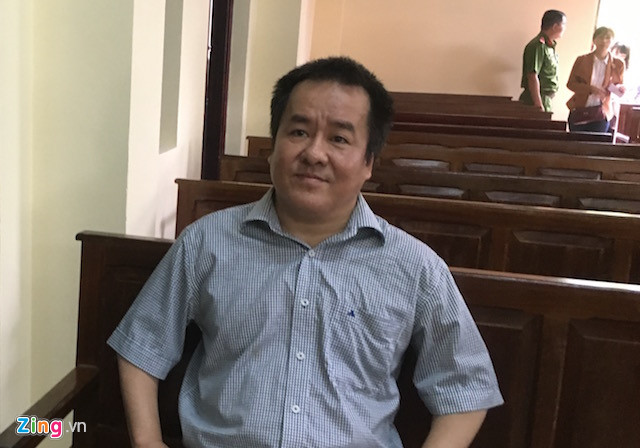 Đại gia thủy sản Tòng Thiên Mã bị cáo buộc lừa đảo 147 tỷ cười tươi khi ra tòa