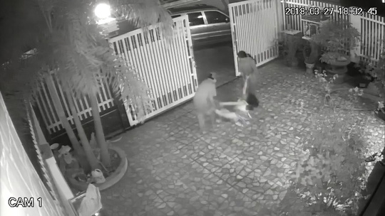 Video: Bé gái 9 tuổi bị bố mẹ đánh, kéo lê trên đường vì cho rằng con bị ma nhập