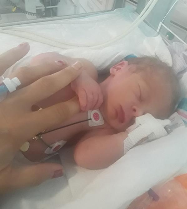 Mẹ mang thai 37 tuần mà không hề biết, đau bụng đẻ lại tưởng ngộ độc thức ăn