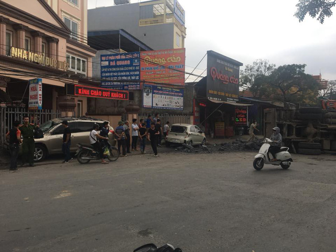 Tài xế kể lại pha đánh lái ngoạn mục tránh hai người ngã giữa đường