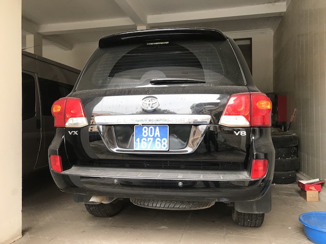 Đấu giá 3 lần, 2 xe sang doanh nghiệp tặng cho tỉnh Nghệ An vẫn ế