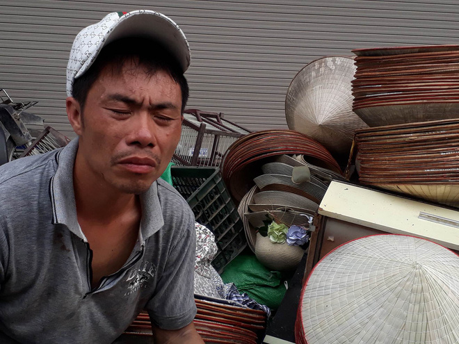 Hà Nội: Chợ Quang bốc cháy dữ dội giữa trưa, tiểu thương khóc nức nở khi nhiều gian hàng bị thiêu rụi Hà Nội: Chợ Quang bốc cháy dữ dội giữa trưa, tiểu thương khóc nức nở khi nhiều gian hàng bị thiêu rụi