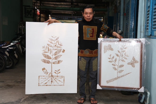 Dị nhân bắn sữa bằng mắt trổ tài vẽ tranh bằng mắt