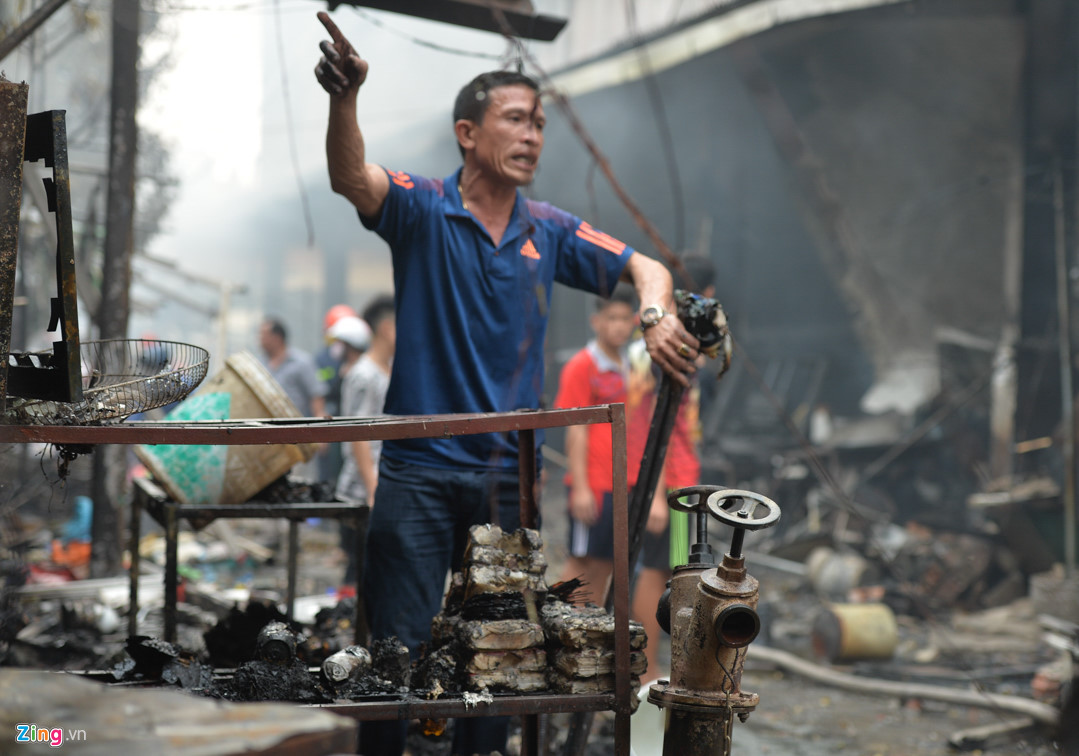 Hiện trường toàn cảnh vụ cháy chợ Quang ở Hà Nội