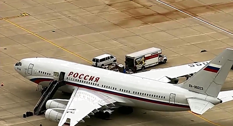 2 máy bay Nga sang Mỹ chở 60 nhà ngoại giao về nước