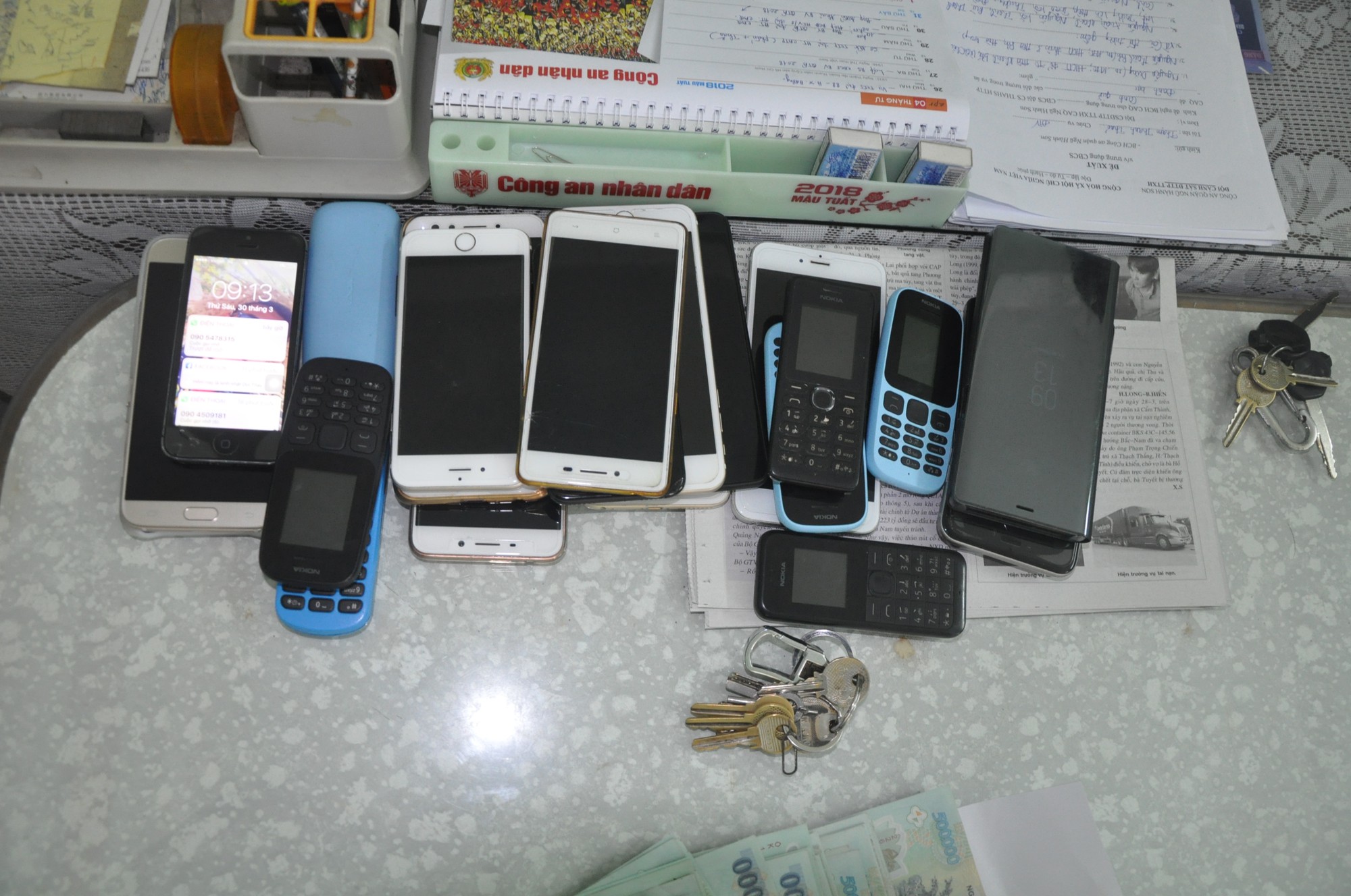 Triệt xóa ổ bạc trong căn hộ cao cấp ở Đà Nẵng, tạm giữ 24 đối tượng Triệt xóa ổ bạc trong căn hộ cao cấp ở Đà Nẵng, tạm giữ 24 đối tượng